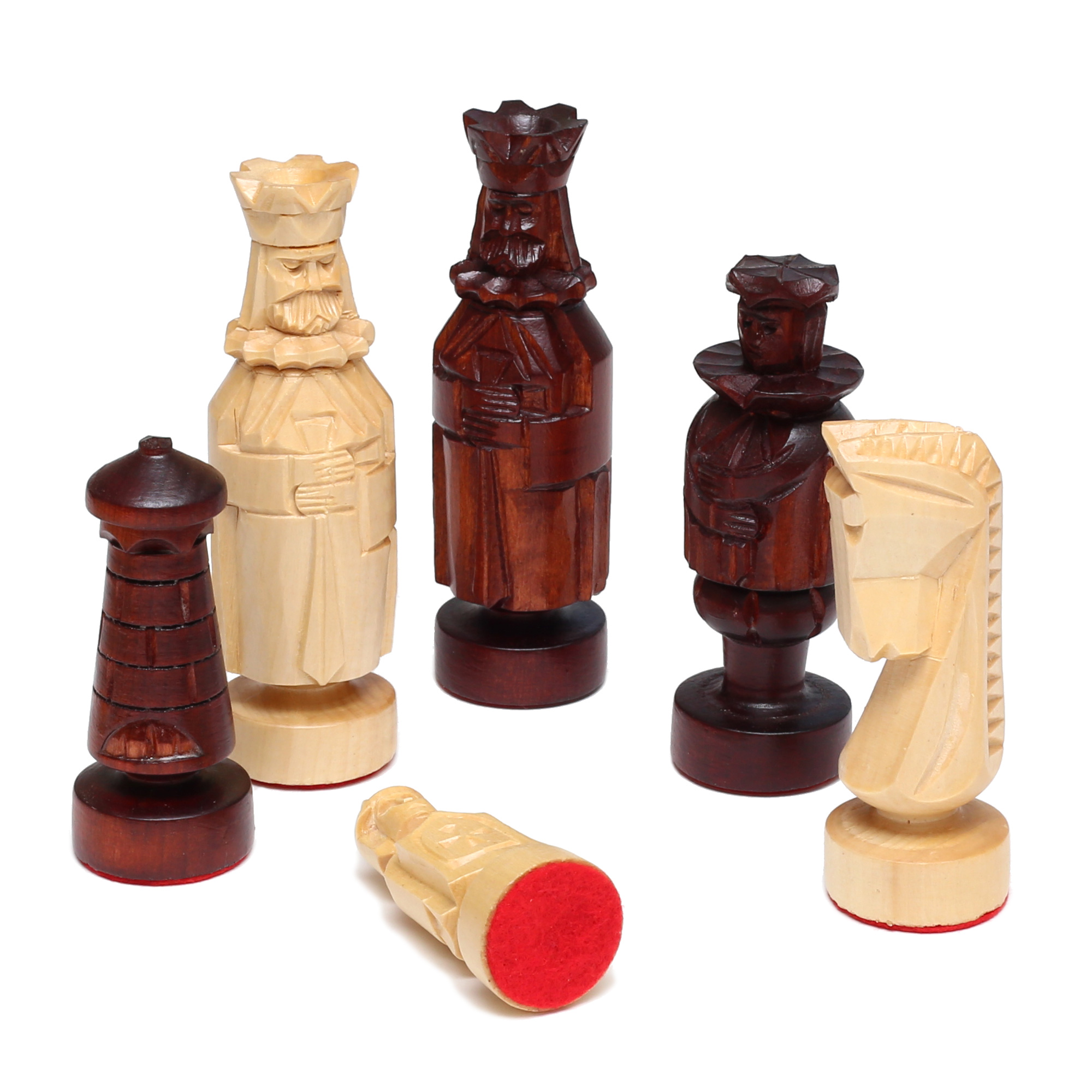 Lion Chess Spanish Court Wooden